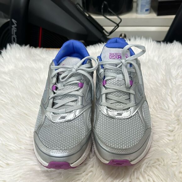 SKECHERS GO RUN SNEAKERS SIZE 9 - Picture 1 of 9